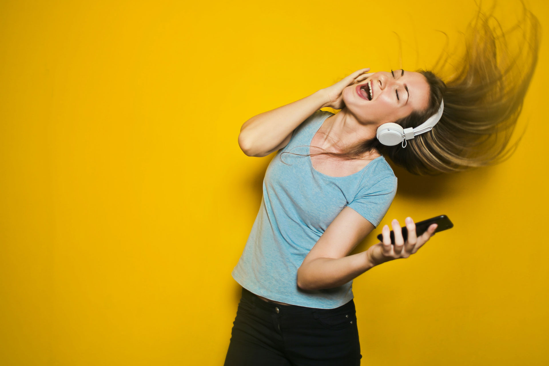 slide 03 bruce mars DBGwy7s3QY0 unsplash